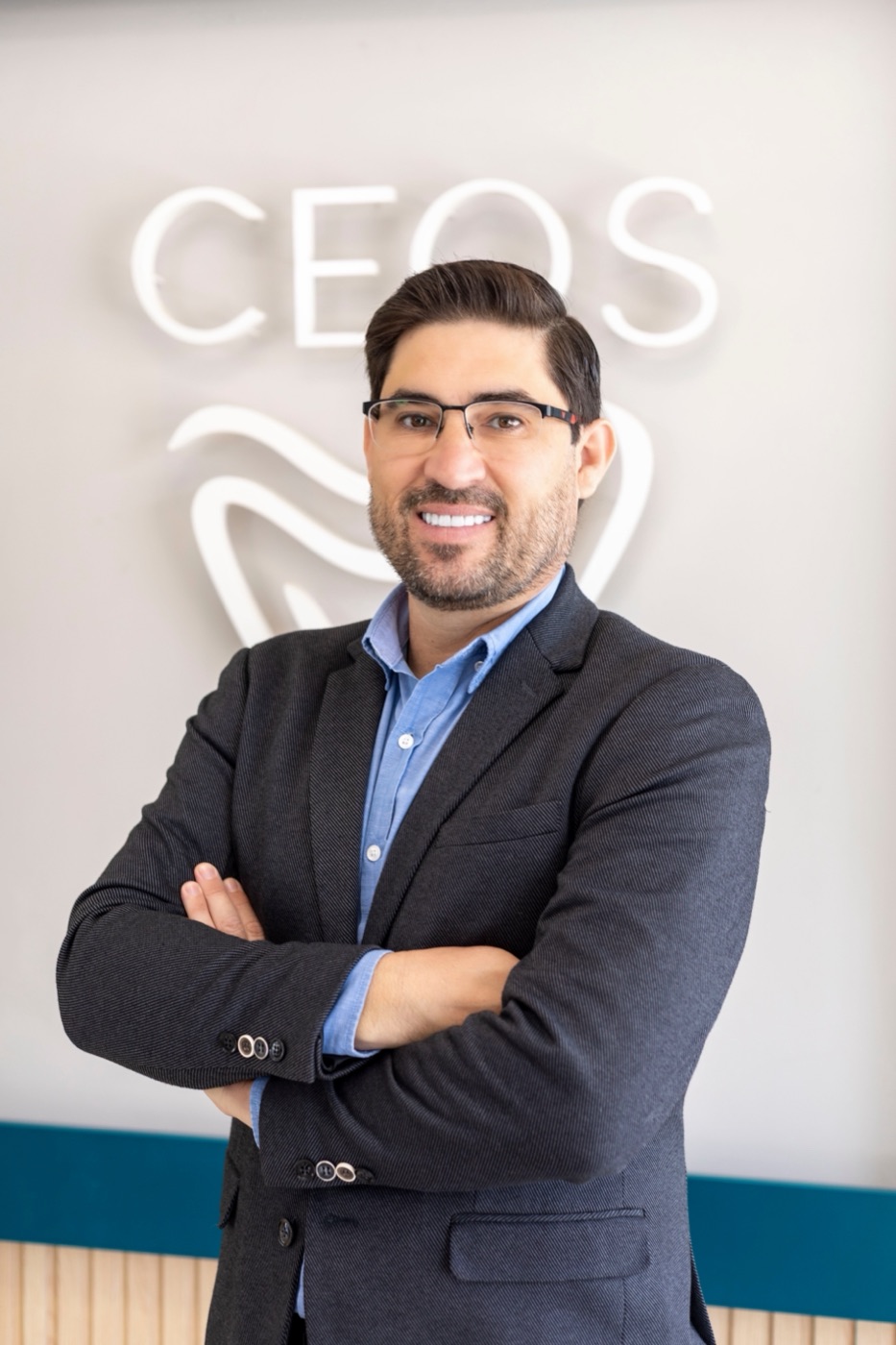 Dr. Wander Braz na recepção da Clínica CEOS